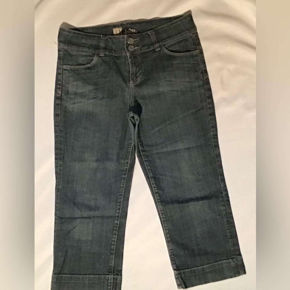 Kut from the Kloth Crop Straight Leg Capri Jeans cuffed back pockets size 8